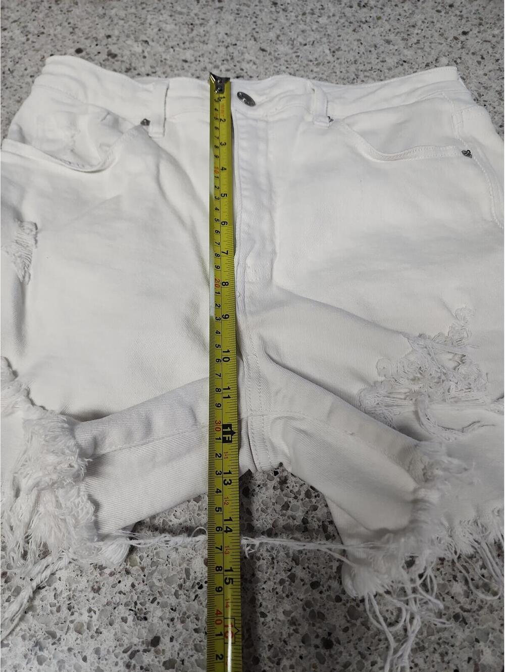 Shorts - Picture 8 of 9